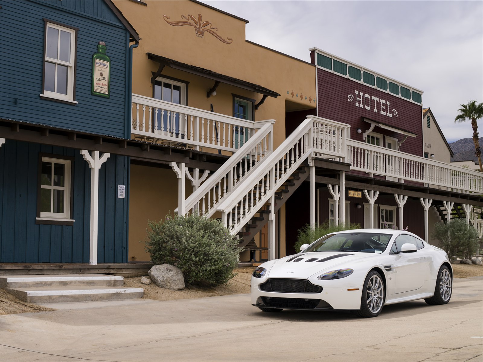 Aston Martin V12 Vantage S 2014